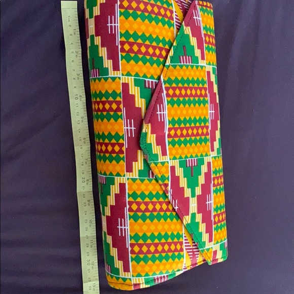 Handmade African kente cloth clutch - Picture 4 of 4